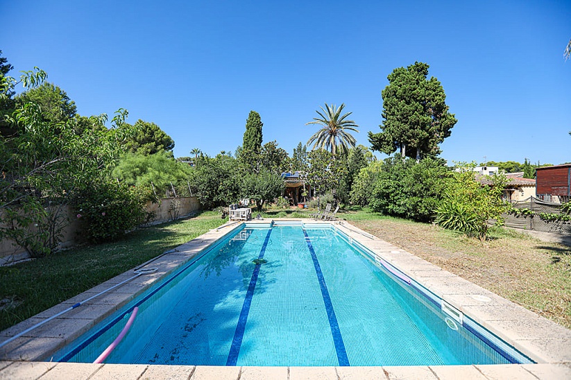 Casa con piscina y apartamento de invitados para reformar en Costa de la Calma