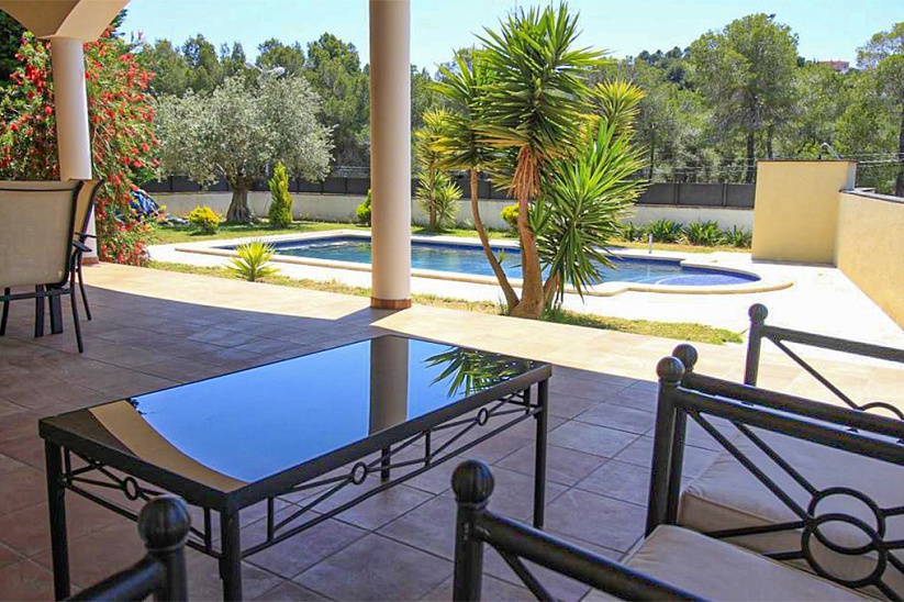 Estupenda villa con jardín y piscina en Costa de la Calma
