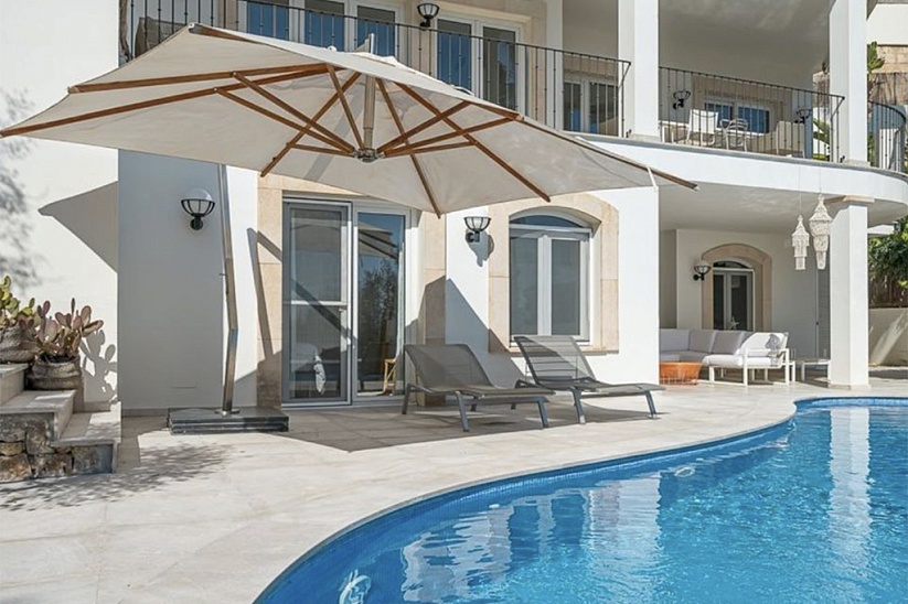 Villa Moderna con Vistas al Mar en Venta en Bendinat