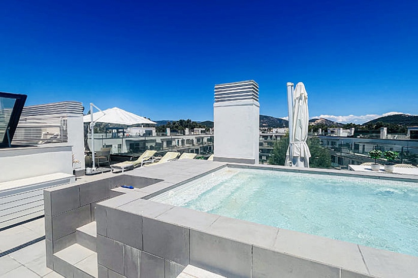 Impresionante ático con piscina en un nuevo complejo en Santa Ponsa