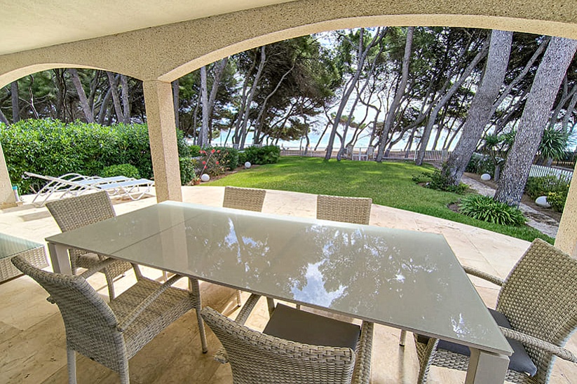 Villa con acceso directo a la playa y licencia de alquiler vacacional