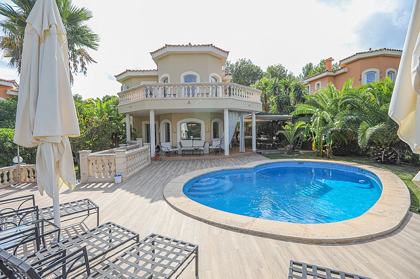 Maravillosa villa con jardín y piscina en Costa de la Calma