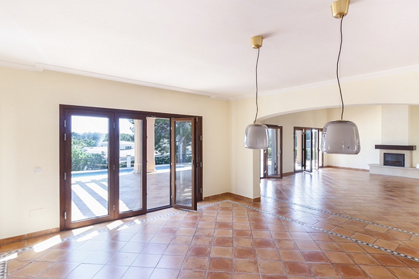 Villa de estilo clásico de 5 dormitorios en venta en Nova Santa Ponsa
