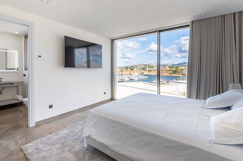 Las ventas de la nueva villa junto al mar en El Toro (Mallorca). La superficie habitable de 607 metros cuadrados