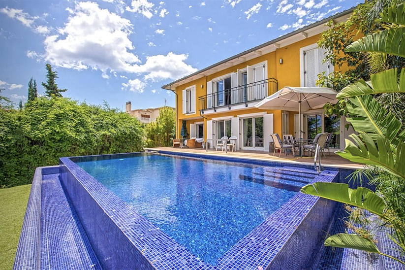 Preciosa villa con jardín y piscina en Cala Vines, Torrenova