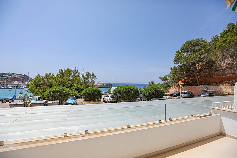 Apartamento cerca de la playa con vistas al mar en Port Adriano, El Toro
