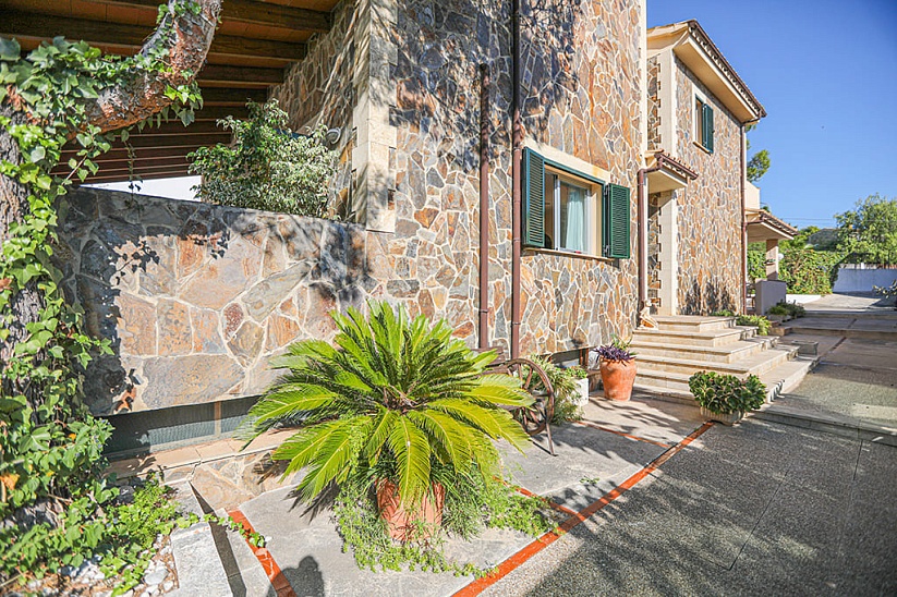 Casa con piscina en Costa de la Calma