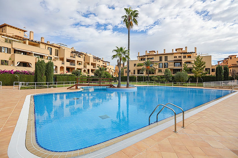 Precioso apartamento con jardín en una preciosa residencia en Puig de Ros