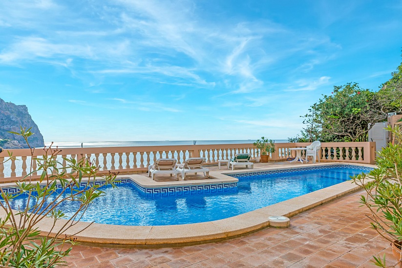 Apartamento en venta en Port Andratx (Mallorca). Vista panorámica del mar. Sala de estar 104 metros cuadrados M