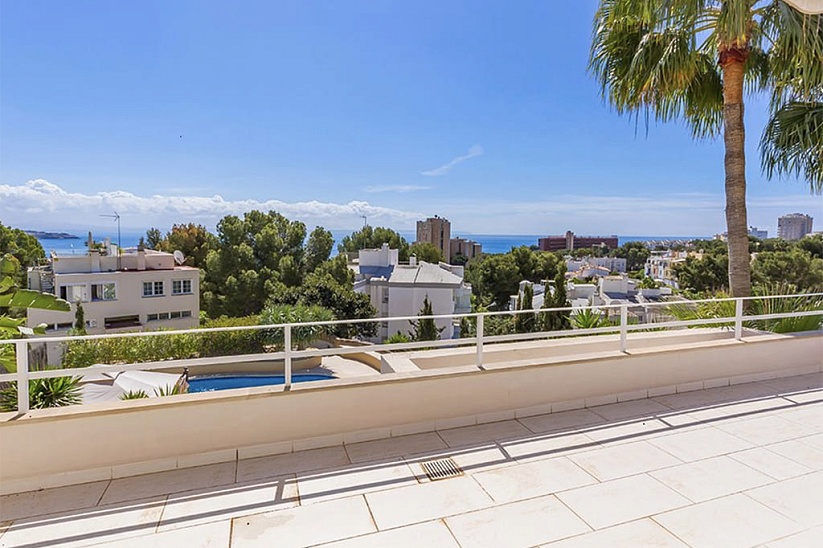 Villa de lujo de 4 dormitorios con vistas al mar en Cas Catala