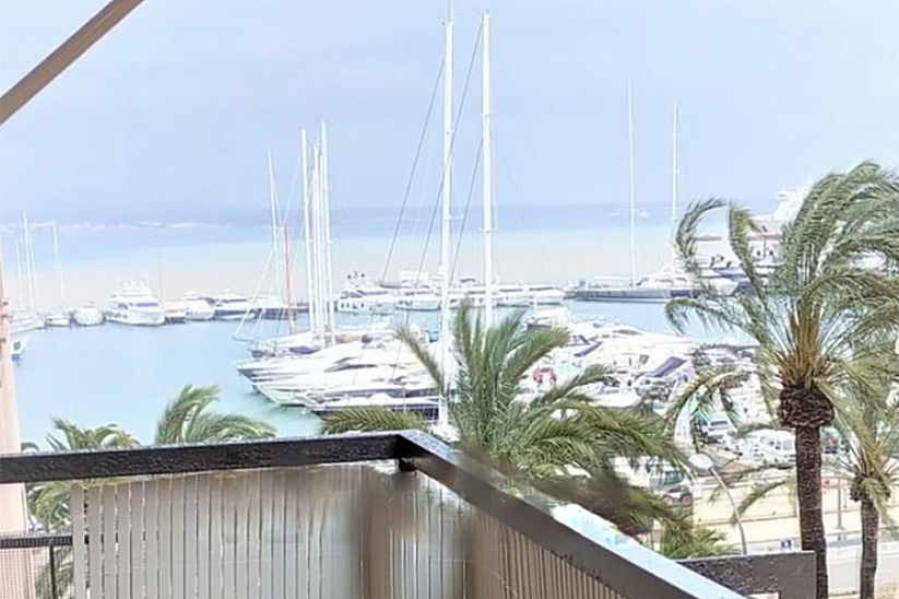 Luminoso apartamento con vistas directas al mar y al puerto en Paseo Marítimo, Palma