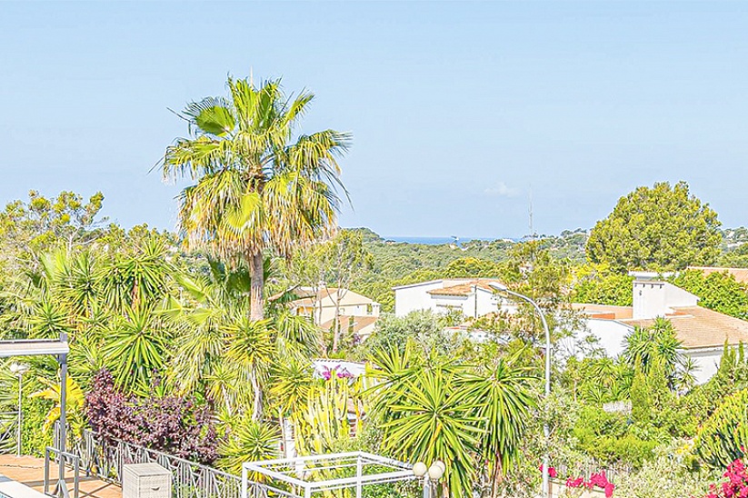 Maravillosa villa con vistas parciales al mar en Santa Ponsa