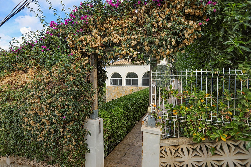 Acogedora casa de 3 dormitorios con jardín y apartamento de invitados en Costa de la Calma