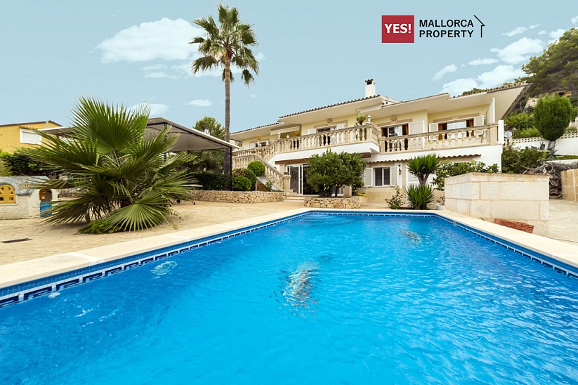 Hermosa villa con piscina cerca de la playa en Paguera