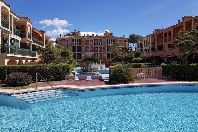 Apartamento en un popular complejo con jardín y piscina en Port Adriano