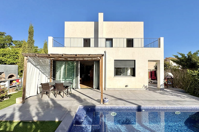 Casa moderna con piscina privada en Son Ferrer, cerca de Port Adriano