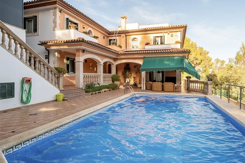 Majestuosa villa con vistas parciales al mar en Cas Catala