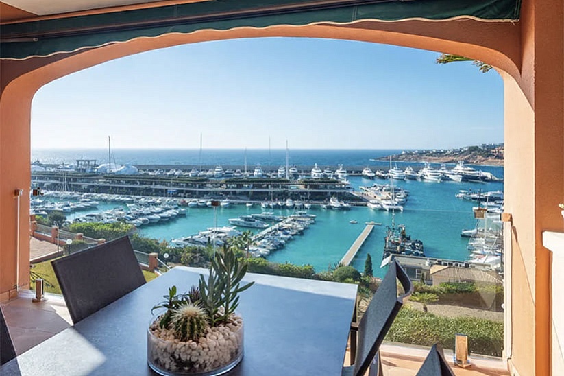 Apartamento con vistas panorámicas al mar en Port Adriano, El Toro