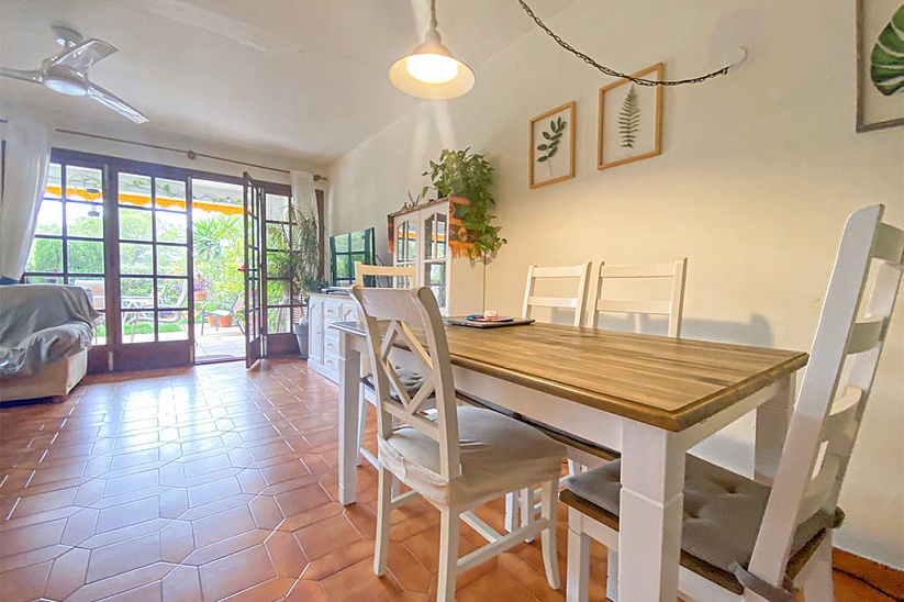 Preciosa casa adosada familiar en residencia popular con jardín y piscinas en Santa Ponsa