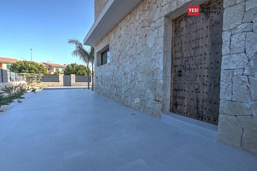 Moderna villa de nueva construcción con vistas al mar en Puig De Ros