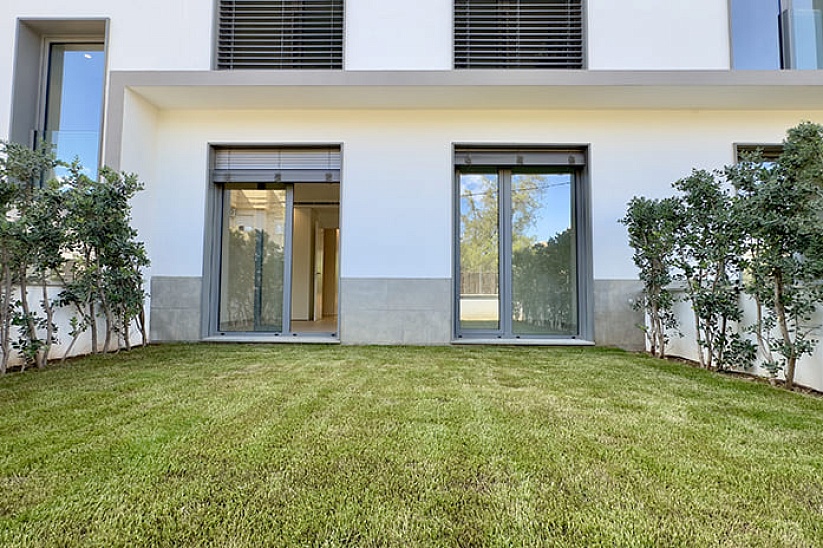 Apartamento nuevo en una residencia moderna con piscina en Cala Mayor