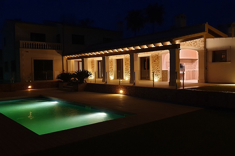 Hermosa villa con jardín y piscina en una zona tranquila en Maioris
