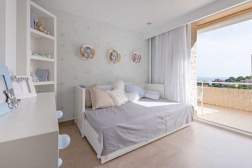 Maravillosa villa con fantásticas vistas al mar y al campo de golf en Cas Catala