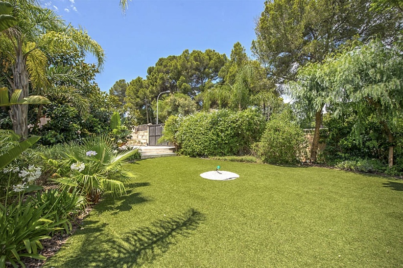 Preciosa villa con jardín y piscina en Cala Vines, Torrenova
