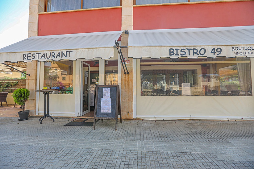Restaurante popular cerca de Port Adriano