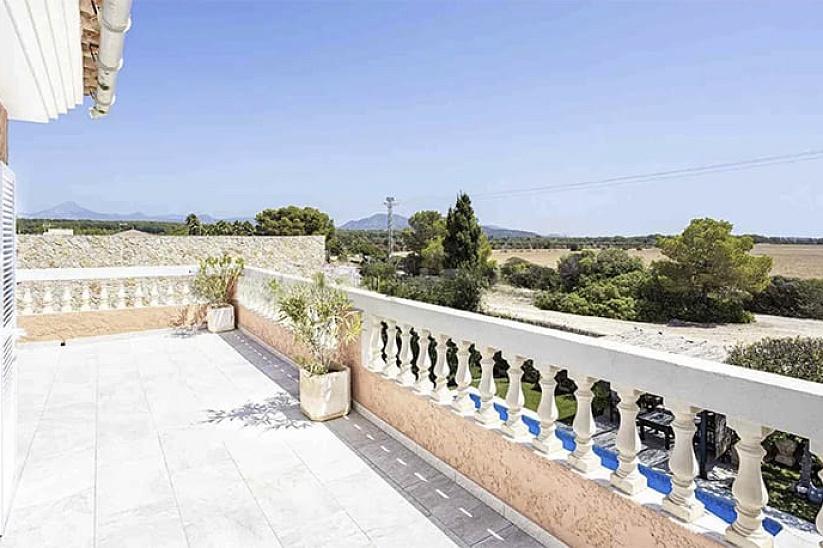 Villa tradicional con jardín y piscina en una zona tranquila de El Toro