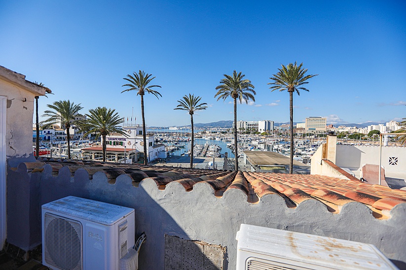 Casa adosada de 3 dormitorios con vistas al puerto en Portixol