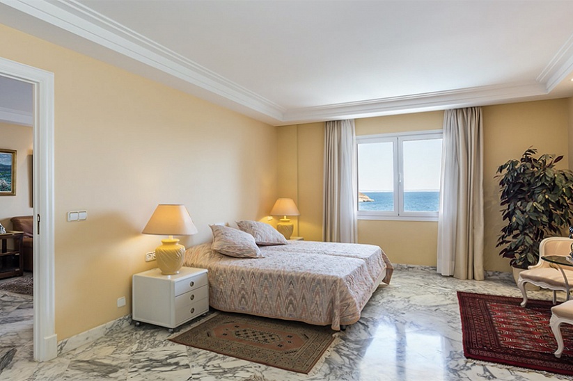 Villa de 9 dormitorios con fantásticas vistas al mar en Cala Vynes