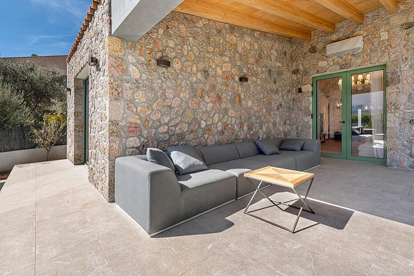 Elegante villa moderna con jardín y piscina en El Toro