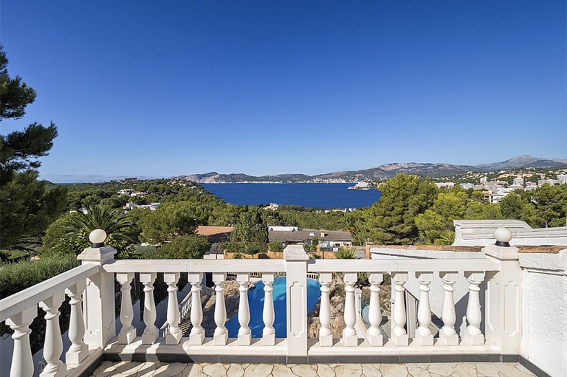 Villa de 5 dormitorios con vistas al mar en Santa Ponsa