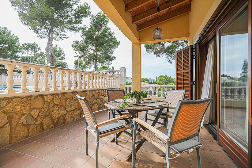 Acogedora villa con jardín y piscina en una ubicación prestigiosa en Santa Ponsa