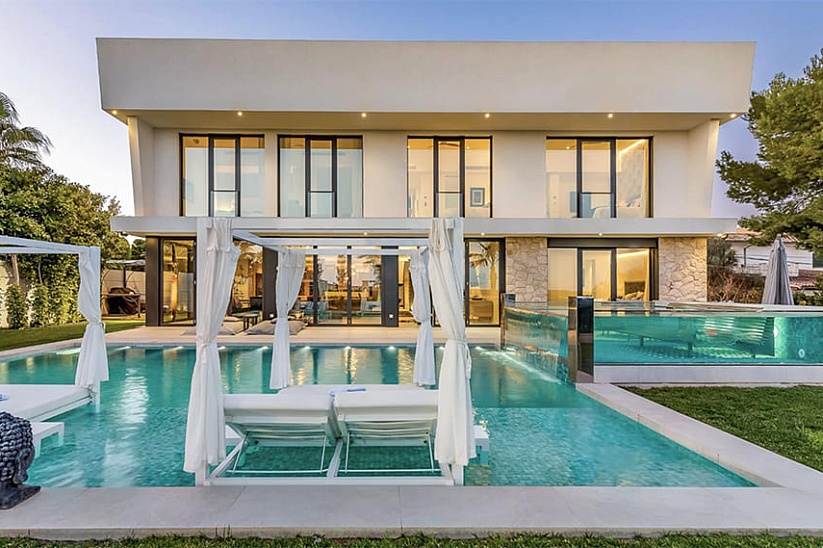 Villa de lujo de diseño contemporáneo con piscina única y vistas impresionantes en Santa Ponsa