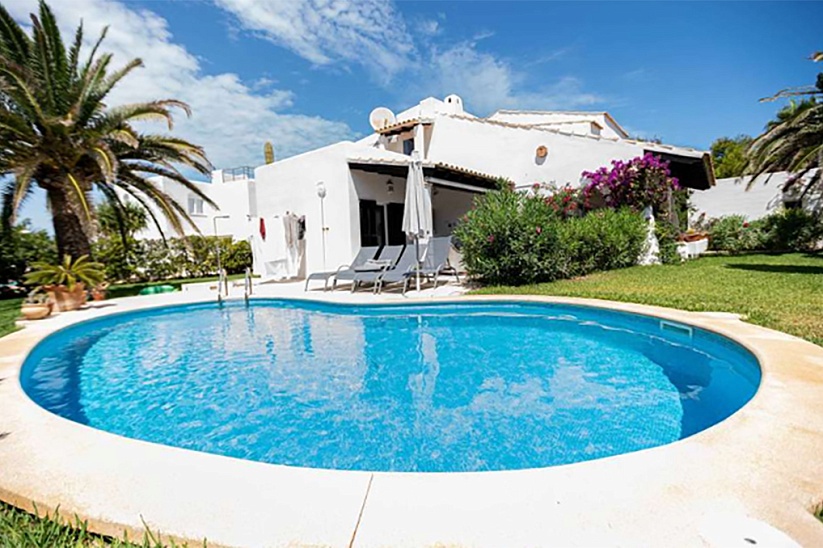 Villa de 2 dormitorios con jardín y piscina en Cala D`or