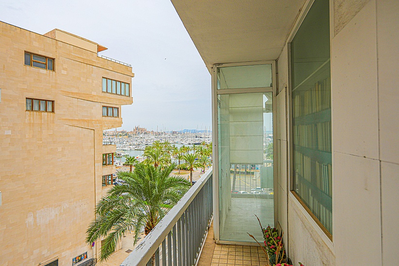 Precioso apartamento para reformar con fantásticas vistas al mar en Palma, Paseo Marítimo