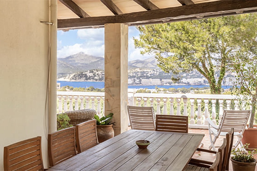 Villa tradicional con vistas al mar en Santa Ponsa