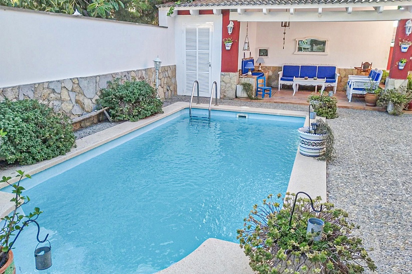 Acogedora villa con jardín y piscina en una zona tranquila en El Toro