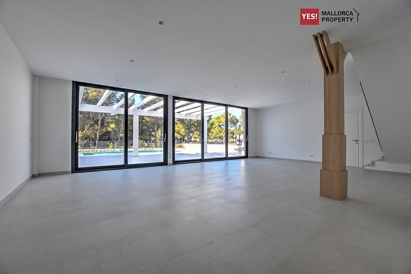 Moderna villa de nueva construcción con vistas al mar en Puig De Ros