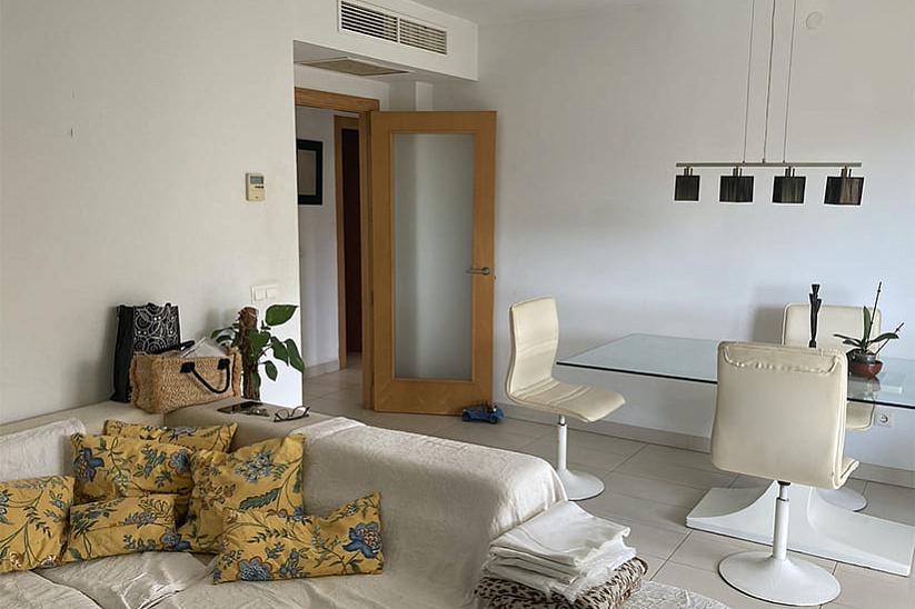 Luminoso apartamento moderno en un prestigioso complejo con jardín y piscina en San Agusti