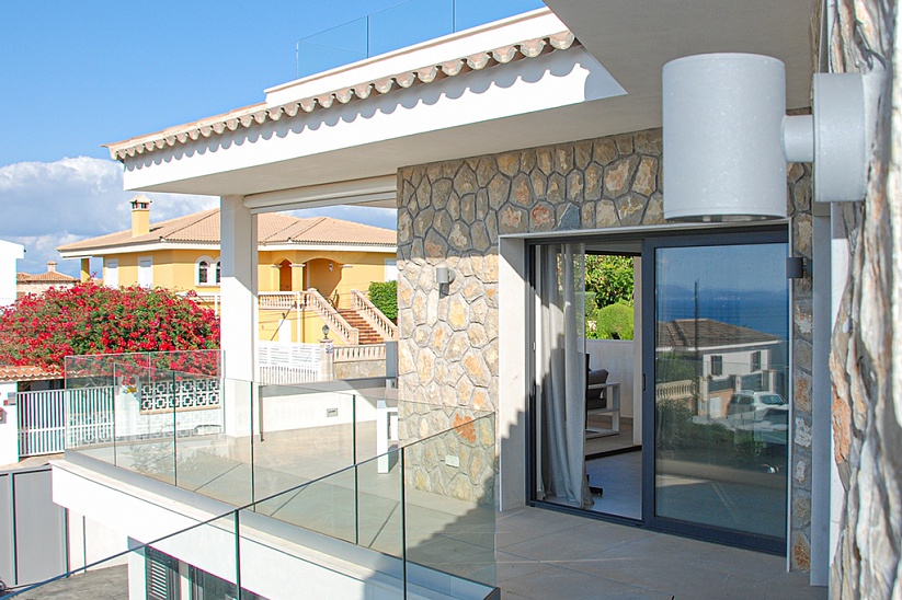 Gran villa de estilo moderno con vistas al mar en Sa Torre