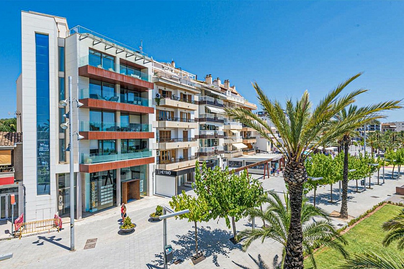 Apartamento moderno con fantásticas vistas al mar en el puerto de Alcudia
