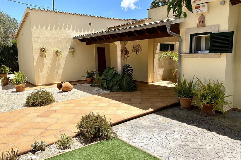 Hermosa villa familiar con jardín y piscina en una excelente ubicación en Marratxi, Sa Cabaneta