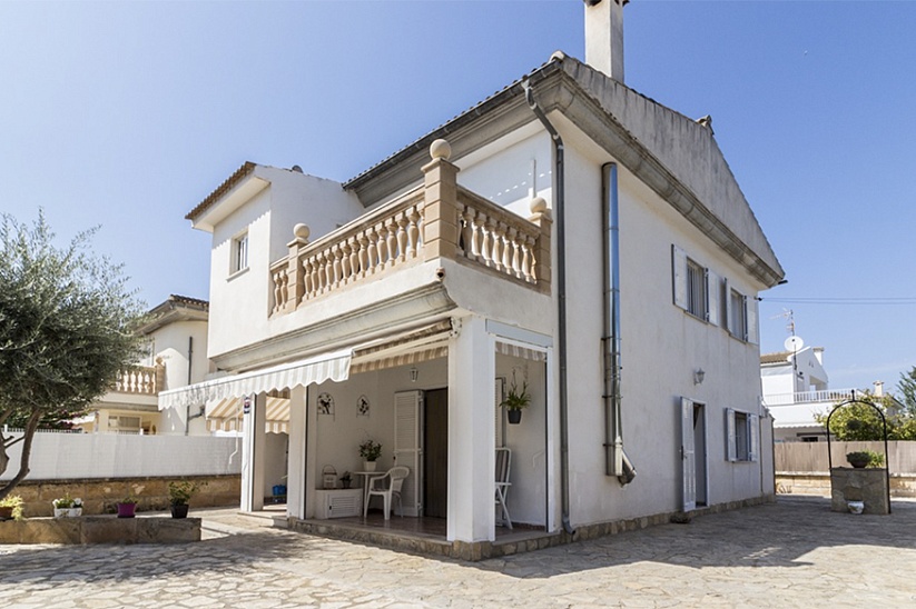 Villa de 4 dormitorios con dos apartamentos cerca de la playa de Muro
