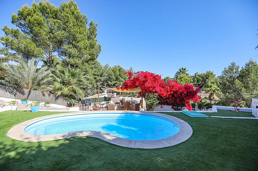 Romántica villa con piscina en zona tranquila en Costa de la Calma