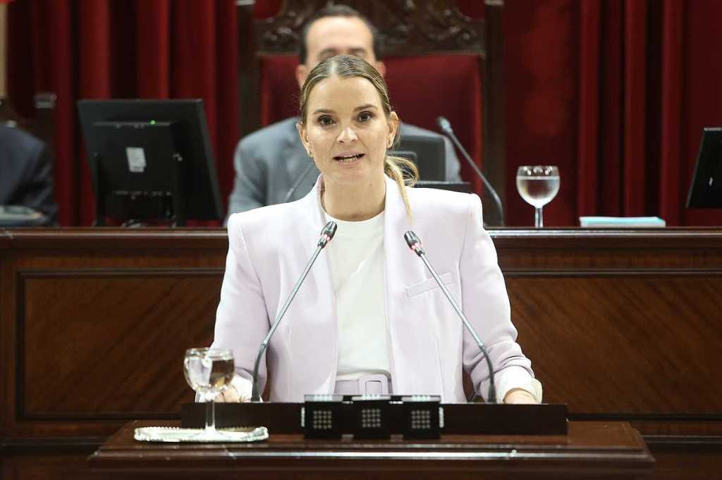 Marga Prohens, líder del Partido Popular y Presidenta de las Islas Baleares, se convierte en la primera mujer en ocupar este cargo.