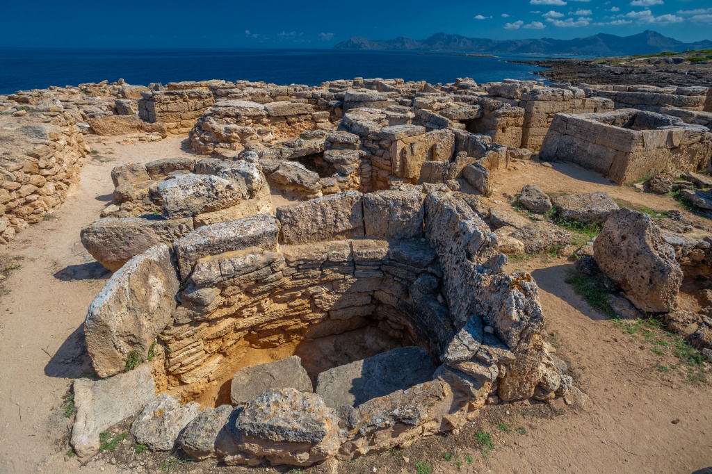 la Necrópolis de Son Real es el cementerio prehistórico de Can Picafort Mallorca