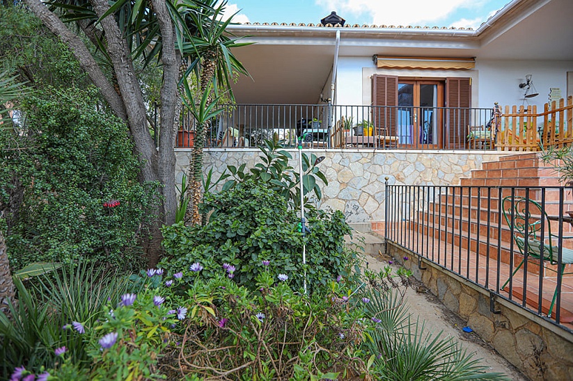 Casa unifamiliar con jardín en un lugar popular en Palmanova